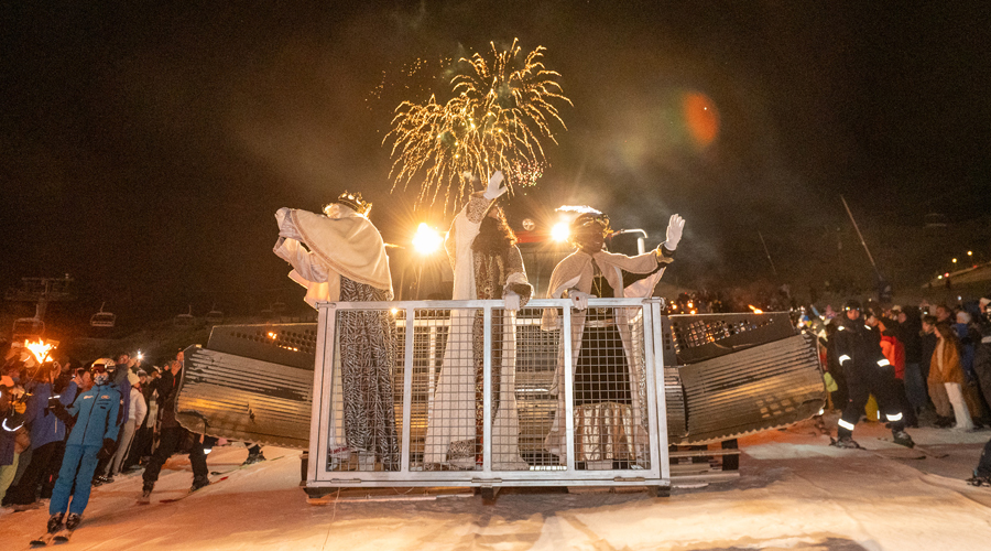Arribada Reis Orient al Pas Casa en retrac en una edició anterior (@Martinscphoto ComuEncamp)