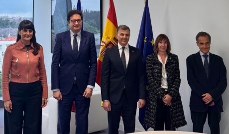 Segon per l'esquerra, Óscar López i, al centre, Marc Rossell