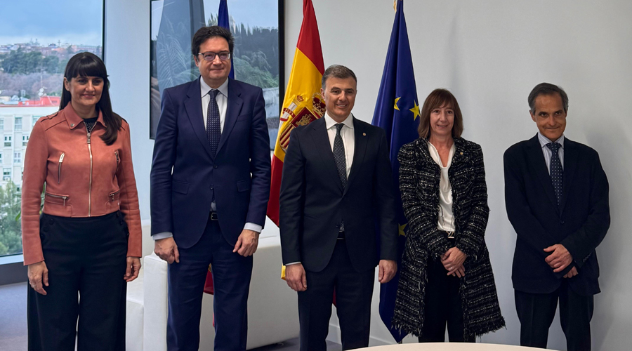 Segon per l'esquerra, Óscar López i, al centre, Marc Rossell (SFGA)