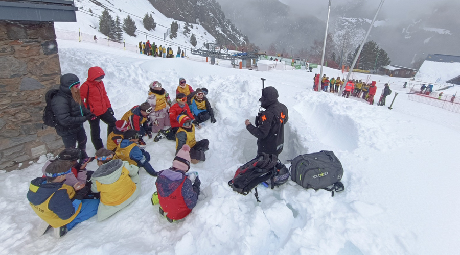Els alumnes seguint la formació en nivologia (SFGA)