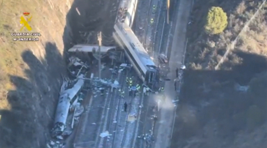 Vista aèria dels dos trens sinistrats (Guàrdia Civil)