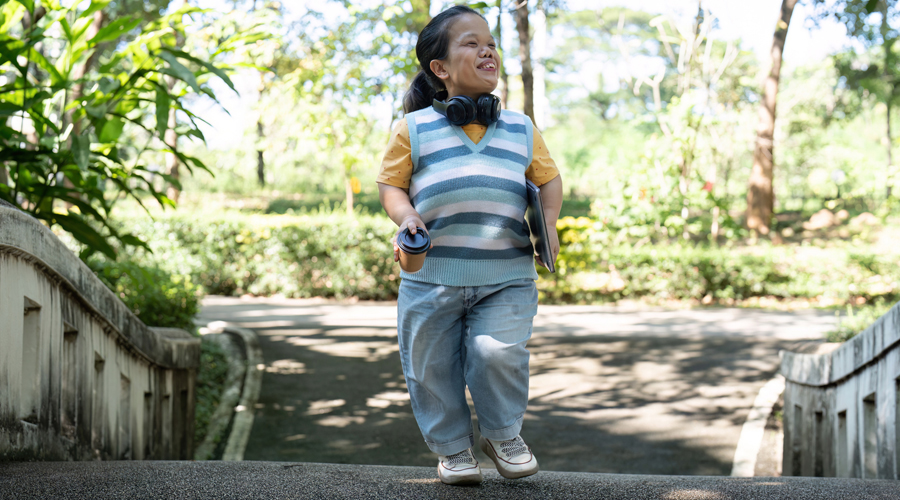 Una dona amb acondroplàsia