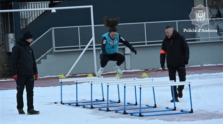 Una aspirant durant les proves físiques