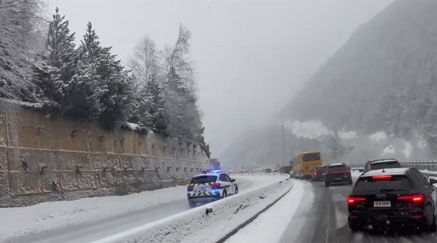 Les retencions a la carretera han estat significatives aquest matí de dimarts (RTVA)