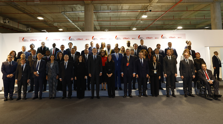 Fotografia de família amb els ministres de Turisme i els Reis d'Espanya (© Casa de S.M. el Rey)