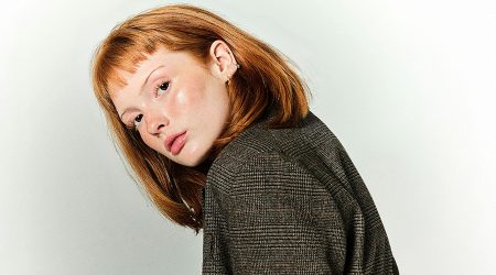 Una noia amb inflamació cutània