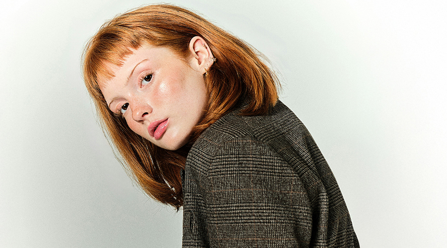 Una noia amb inflamació cutània