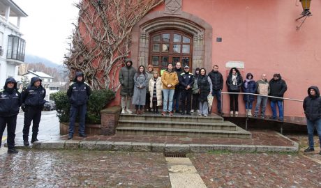 Minut de silenci davant l'Ajuntament de la Seu d'Urgell