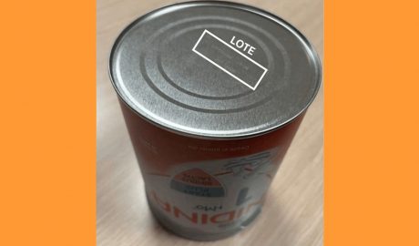 Un pot de llet en pols per a lactants Nidina