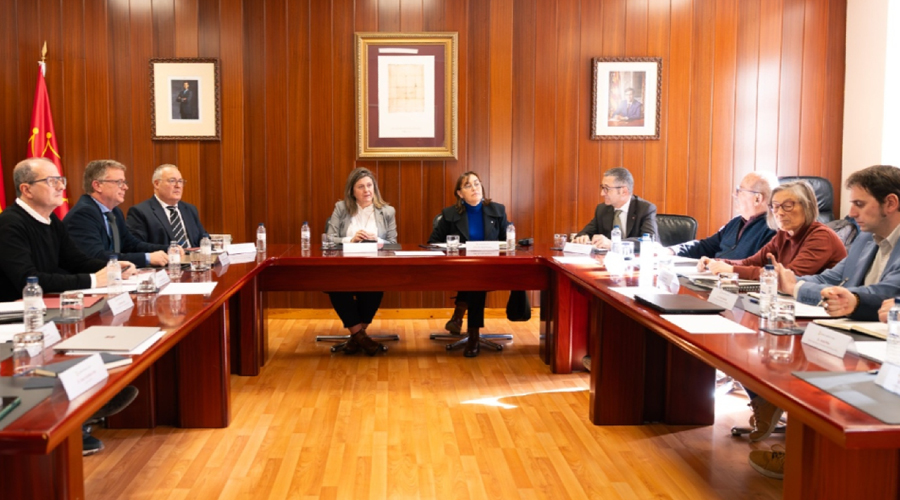 Al centre i a la dreta, la consellera Paneque en la seva visita a la Val d'Aran