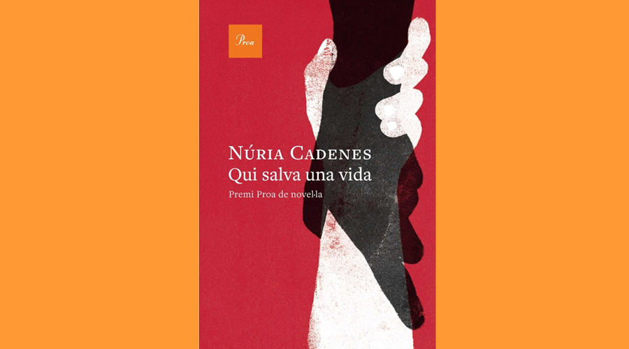 Coberta del llibre "Qui salva una vida", de Núria Cadenes