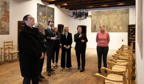El copríncep episcopal en la seva visita a la reformada Casa de la Vall