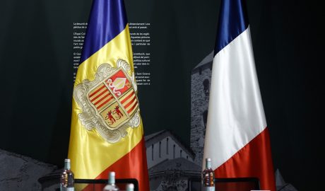Les banderes d'Andorra i França