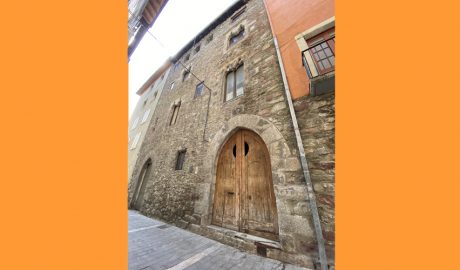 Ca l'Armenter, al carrer dels Canonges, una de les finques cedides