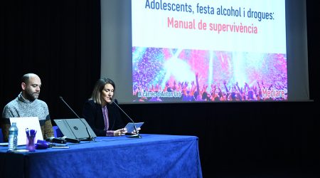 Anton Uró, de l’entitat Mediare, i la secretària d'Estat de Salut, Cristina Pérez