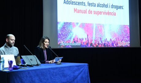 Anton Uró, de l’entitat Mediare, i la secretària d'Estat de Salut, Cristina Pérez