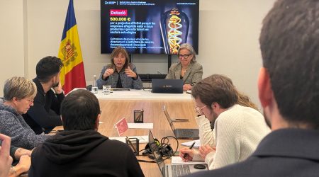Conxita Marsol i Judit Hidalgo durant la presentació de els subvencions atorgades