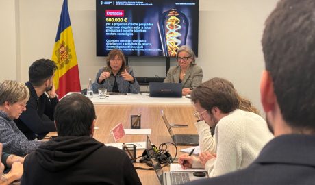 Conxita Marsol i Judit Hidalgo durant la presentació de els subvencions atorgades