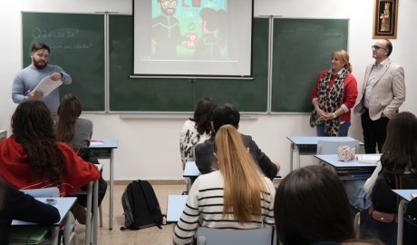 Alumnes rebent la formació sobre IA