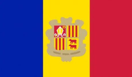 La bandera d'Andorra amb l'escut sense les quatre barres
