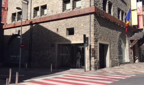 La Biblioteca Comunal d'Escaldes a l'edifici del CAEE