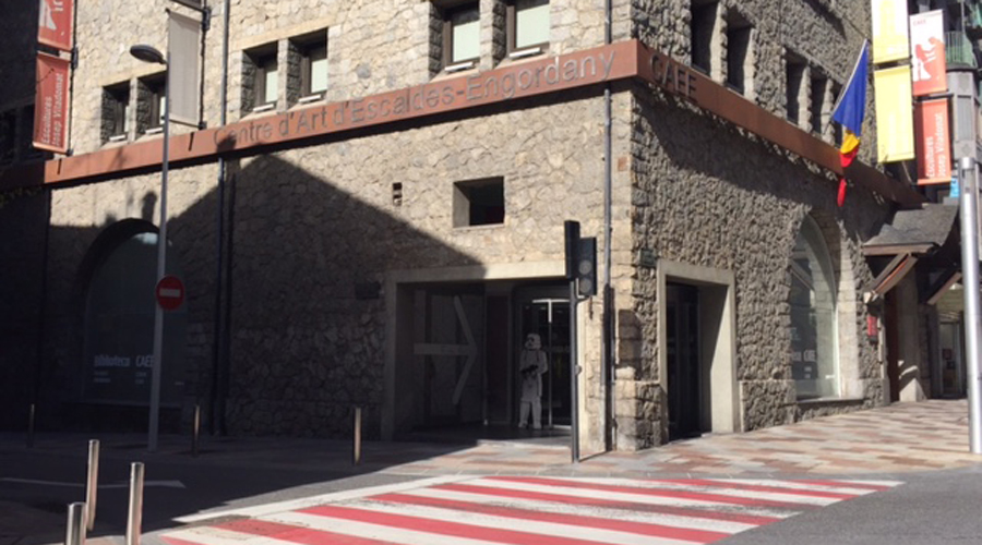 La Biblioteca Comunal d'Escaldes a l'edifici del CAEE (Guia Jove)