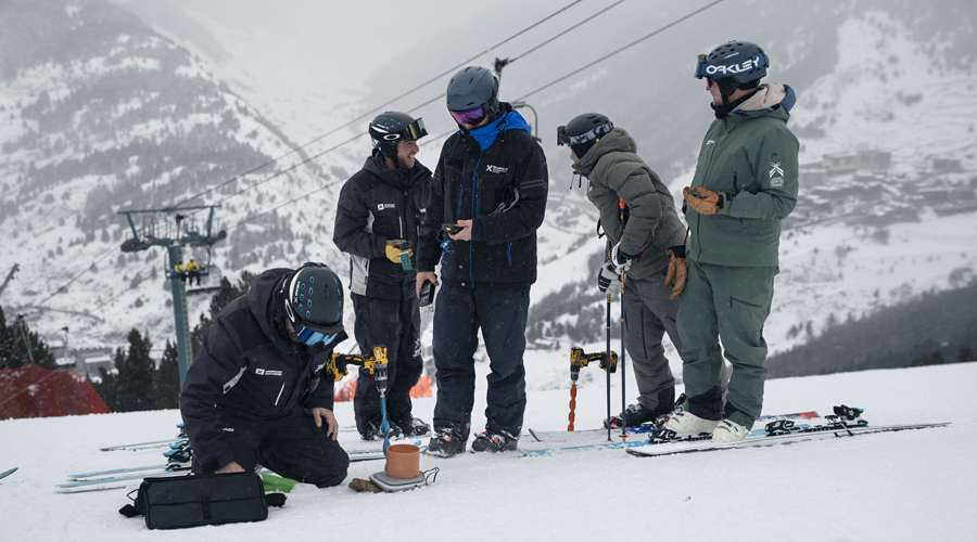 Tasques de control per a comprovar l'estat de la pista. Foto: Organització