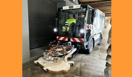 El nou vehicle decapadora adquirit per l'Ajuntament de la Seu