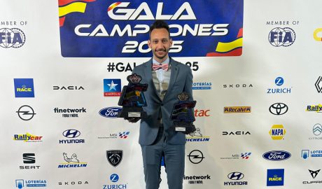 Edgar Montellà amb els dos guardons