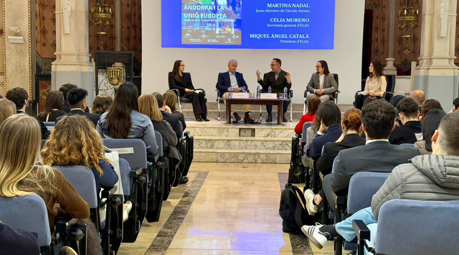 Xavier Espot (tercer per l'esquerra) i Landry Riba (quart per l'esquerra) en l'acte de Barcelona