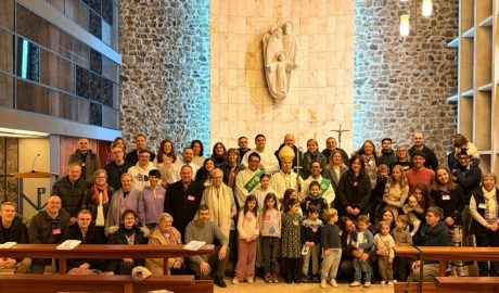 Foto de família de les persones participants