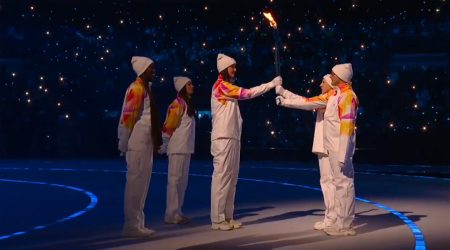 La torca olímpica ha encès el peveter i els Jocs es posen en marxa