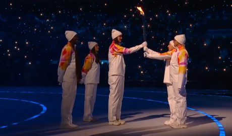 La torca olímpica ha encès el peveter i els Jocs es posen en marxa