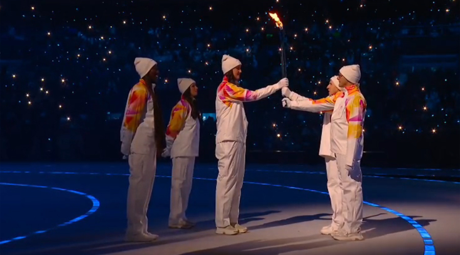 La torca olímpica ha encès el peveter i els Jocs es posen en marxa