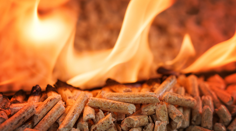 Pèl·let cremant en una estufa