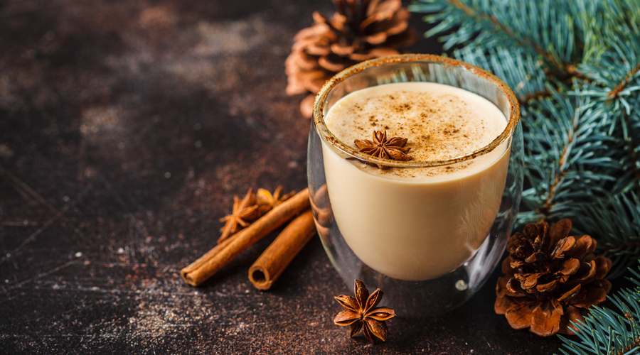 Un got amb ponx d'ou o egg nog