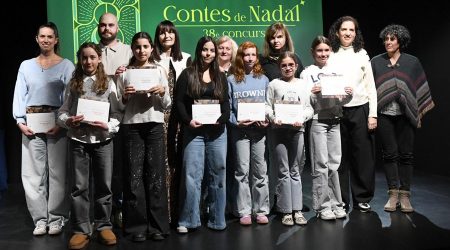Foto de família amb els premiats, finalistes i autoritats