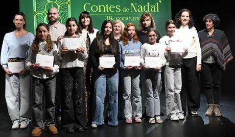Foto de família amb els premiats, finalistes i autoritats
