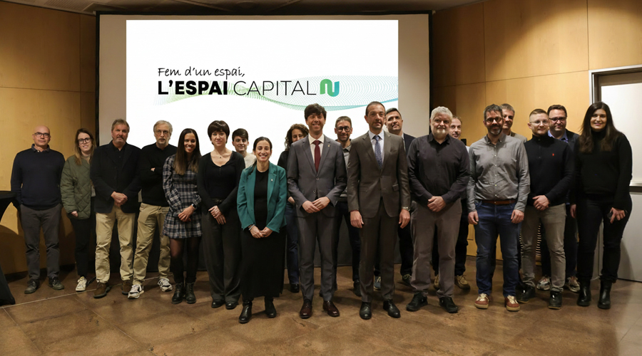 Foto de família en la presentació del projecte de l'edifici multifuncional