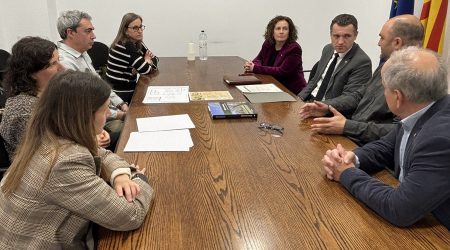 Sílvia Romero, amb el conseller Òscar Ordeig, reunits a la l'Ajuntament de Conca de Dalt