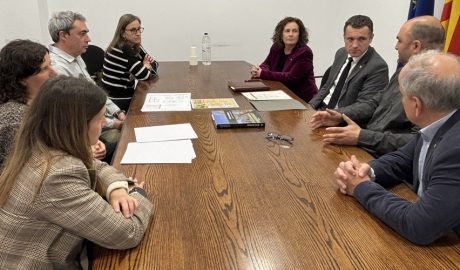 Sílvia Romero, amb el conseller Òscar Ordeig, reunits a la l'Ajuntament de Conca de Dalt