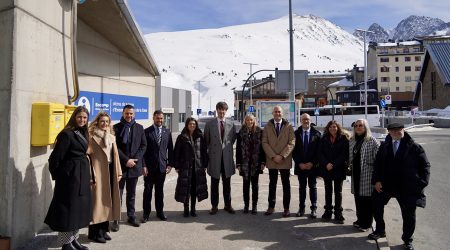 Al centre, els síndics i els cònsols d'Encamp