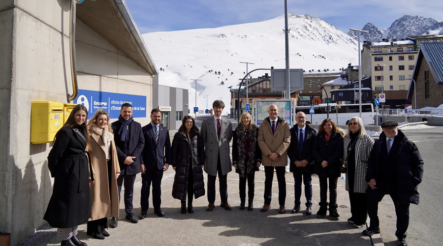 Al centre, els síndics i els cònsols d'Encamp