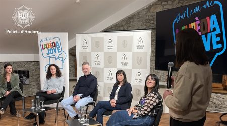 Els ponents de la taula rodona sobre pantalles i xarxes socials