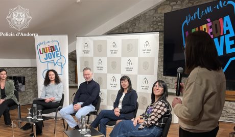 Els ponents de la taula rodona sobre pantalles i xarxes socials