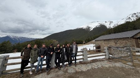 La ministra, Mònica Bonell -tercera per la dreta-, amb membres de la productora
