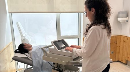 Realització d'un electrocardiograma al CAP de Santa Coloma