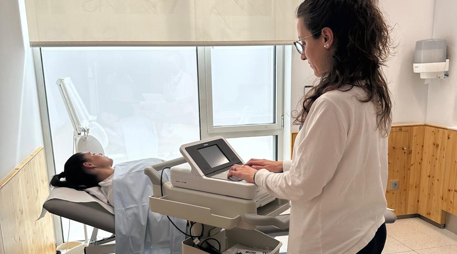 Realització d'un electrocardiograma al CAP de Santa Coloma