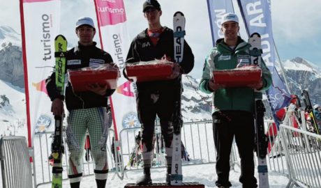 Pirmin Estruga (2n) i Salva Cornella (3r) a l'eslàlom FIS de Candanchú