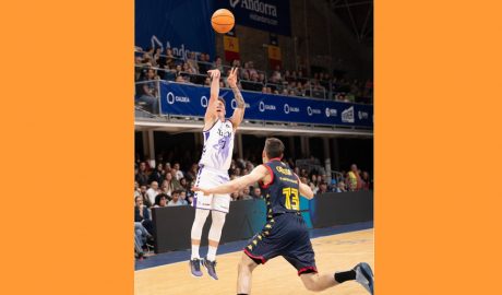 A la imatge, el visitant Justin Jaworski, que ha anotat 36 punts